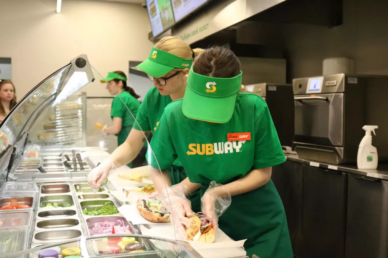 &lt;p&gt;Na zdj. Subway w Petersburgu (fot. Darya Kaufman/Shutterstock)&lt;/p&gt;