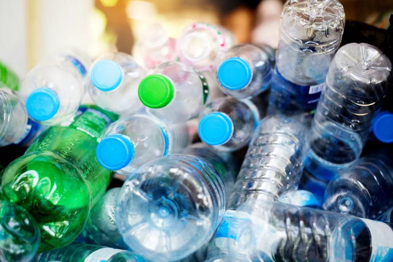 Plastikowe butelki (fot. Shutterstock)