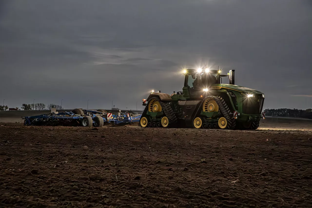 John Deere 9RX 830 - najmocniejszy seryjny ciągnik rolniczy na świecie.