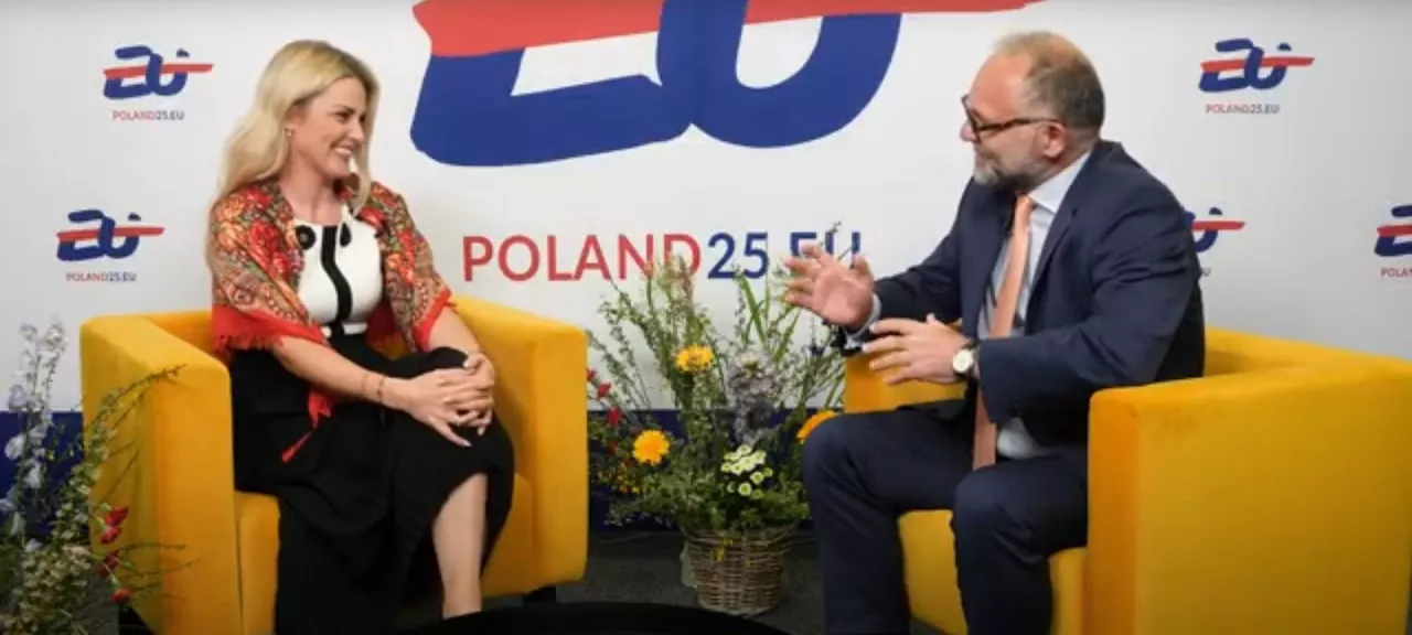 Aneta Legierska-Bujok, dyrektor Regionalnego Ośrodka Kultury w Bielsku-Białej, oraz Karol Bujoczek, dyrektor wydawniczy AgroHorti Media, podczas rozmowy przeprowadzonej na Europejskim Kongresie Odnowy i Rozwoju Wsi w ramach polskiej prezydencji w Radzie UE.