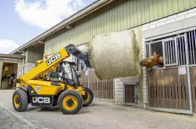Nawet najmniejsza ładowarka teleskopowa JCB oferuje pomocną dłoń w wielu pracach.