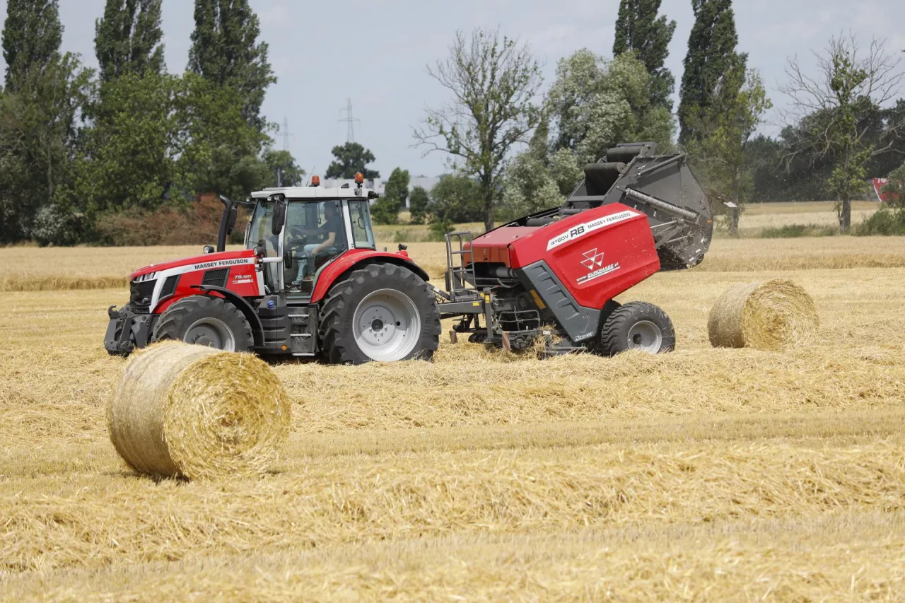 pole, traktor