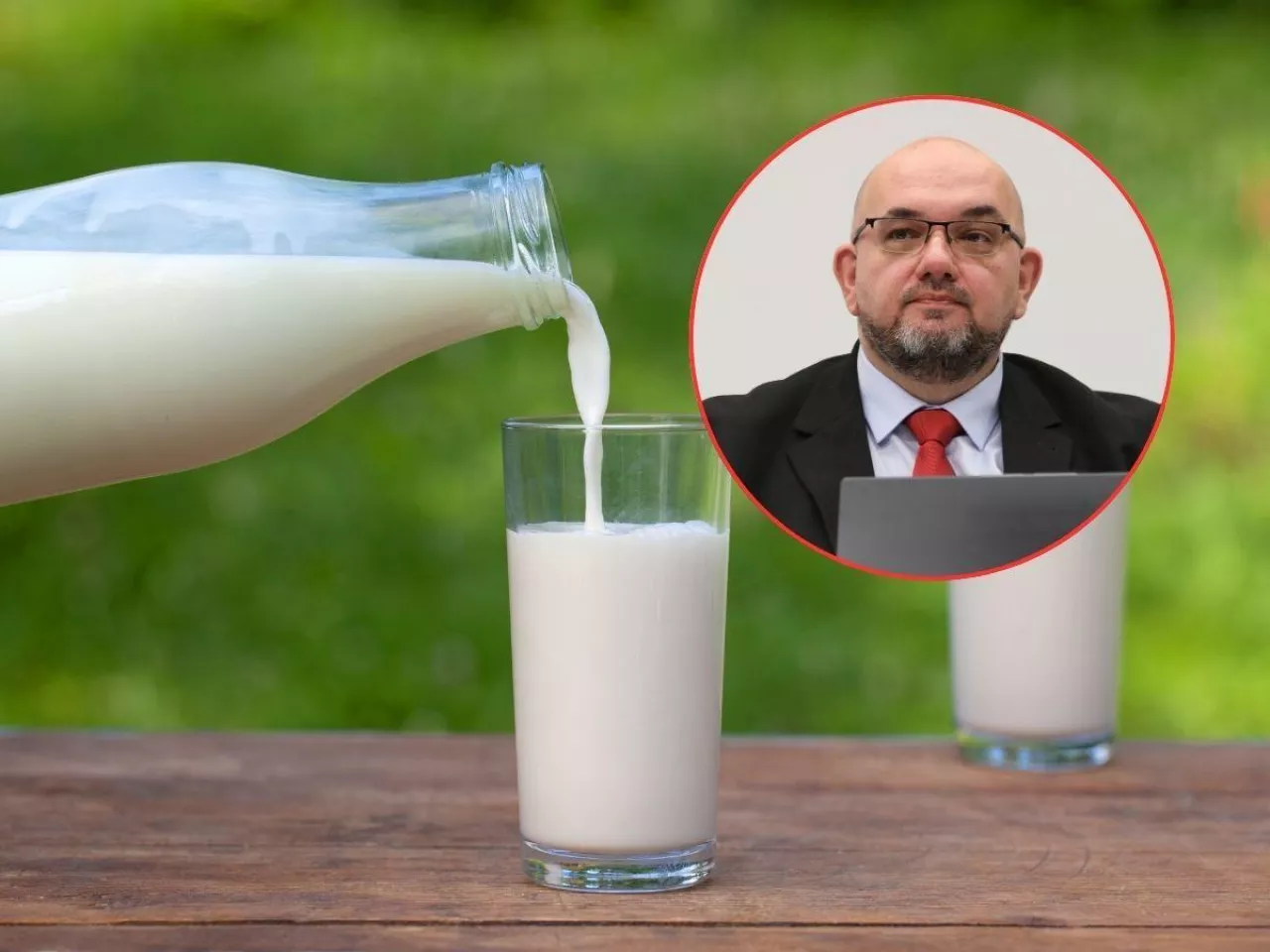 butelka mleka, dwie szklanki z mlekiem, twarzy Hydzika