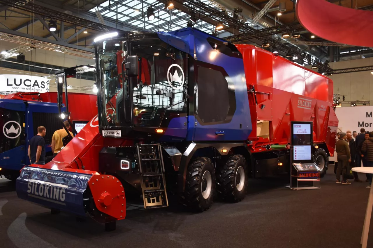 Samobieżny SelfLine 4.0 System 2000+ posiada skrzynię o pojemności aż 45 m³