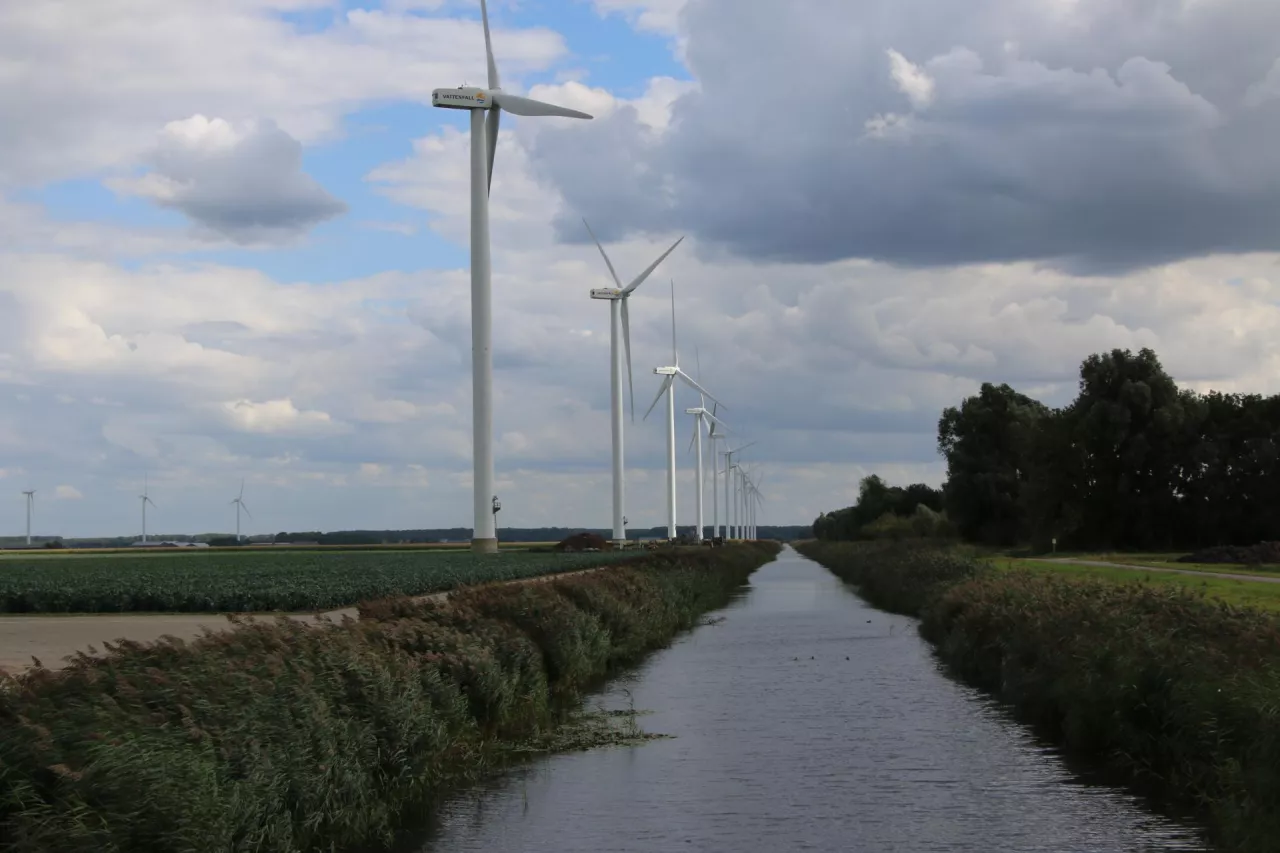 Holandia wiatraki kanał