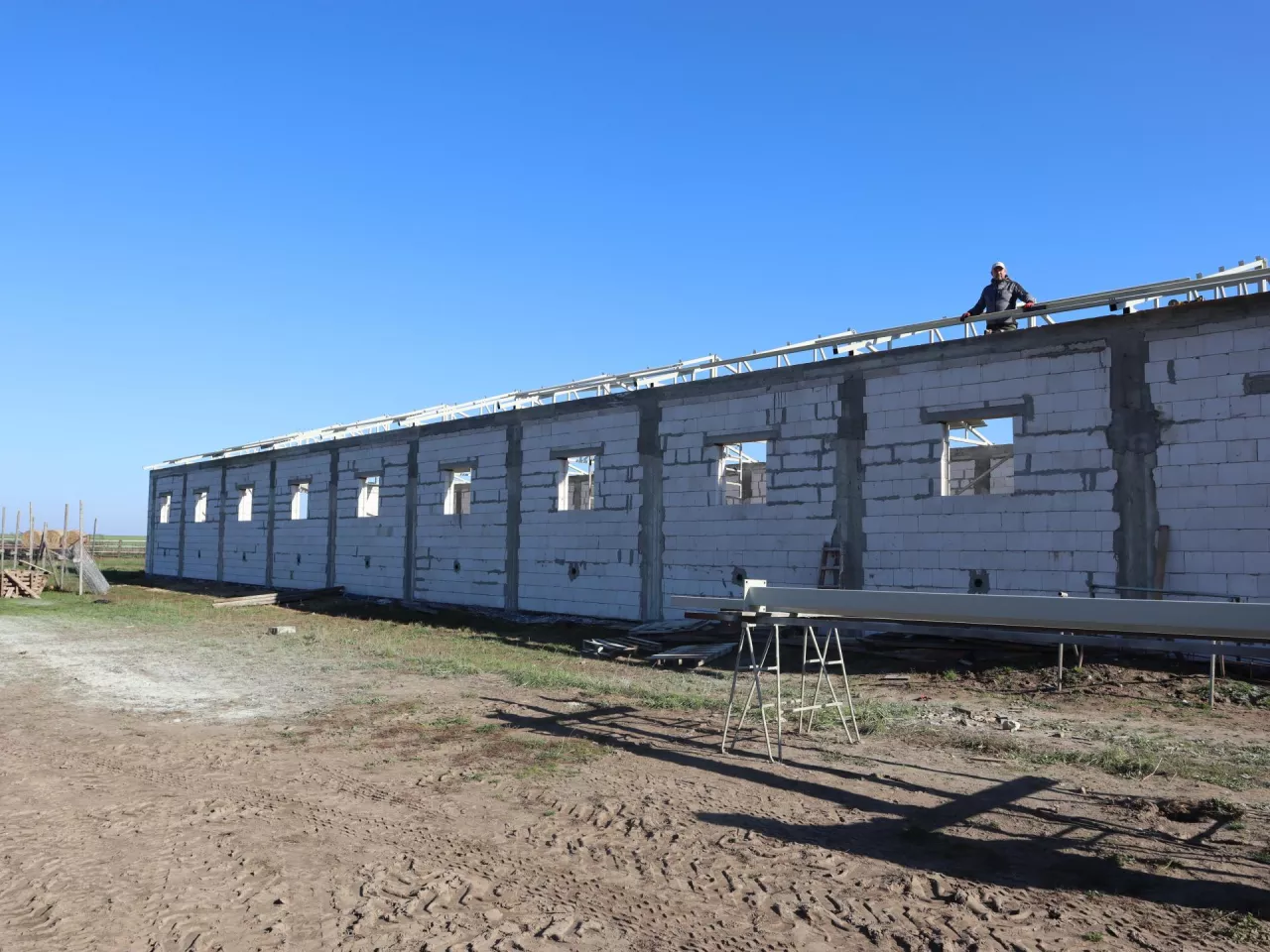 mury budynku w budowie