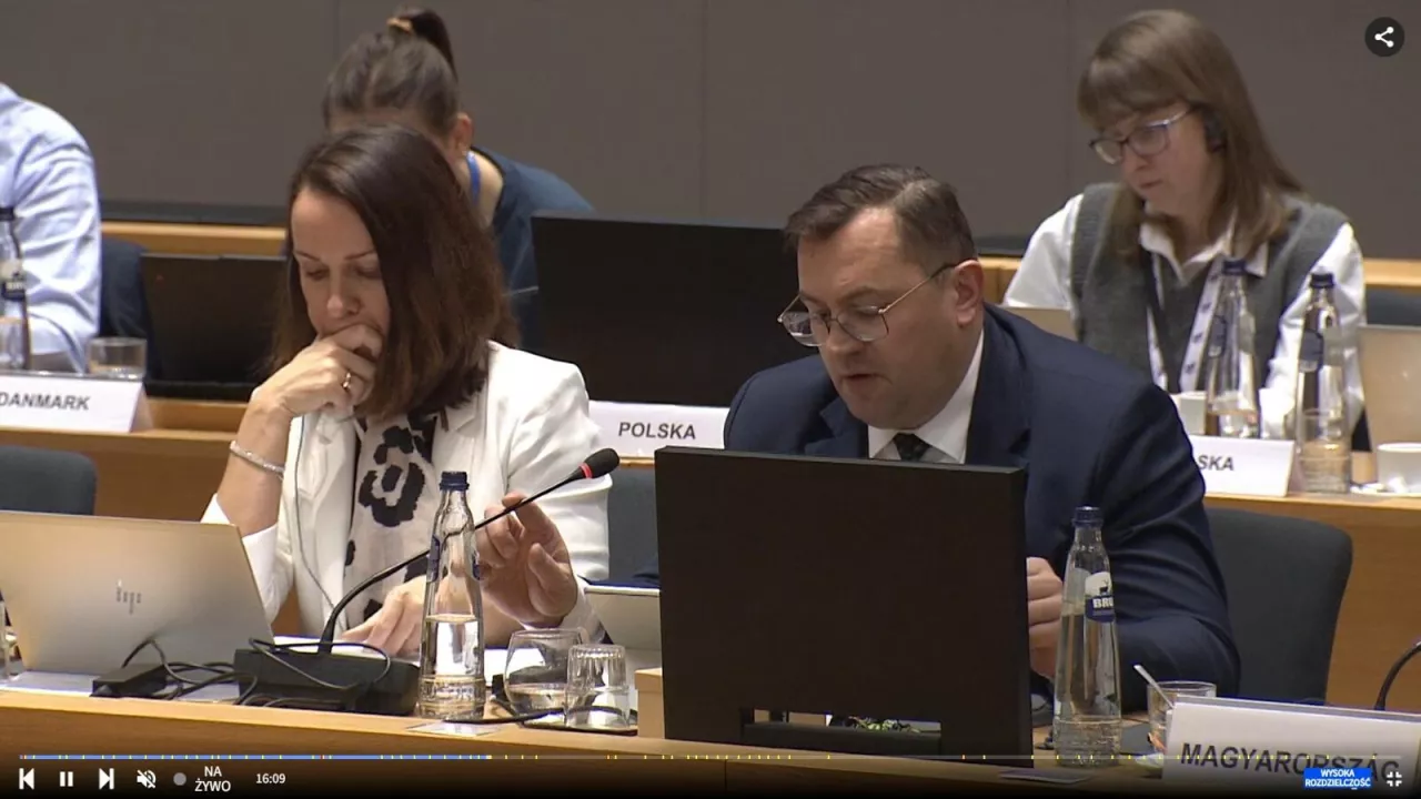 Minister rolnictwa Stefan Krajewski podczas posiedzenia Rady UE ds. Rolnictwa i Rybołówstwa (AGRIFISH), 23 lutego 2026 r. Polska delegacja zabrała głos m.in. w sprawie WPR po 2027 r., kontroli oraz nieuczciwych praktyk handlowych.