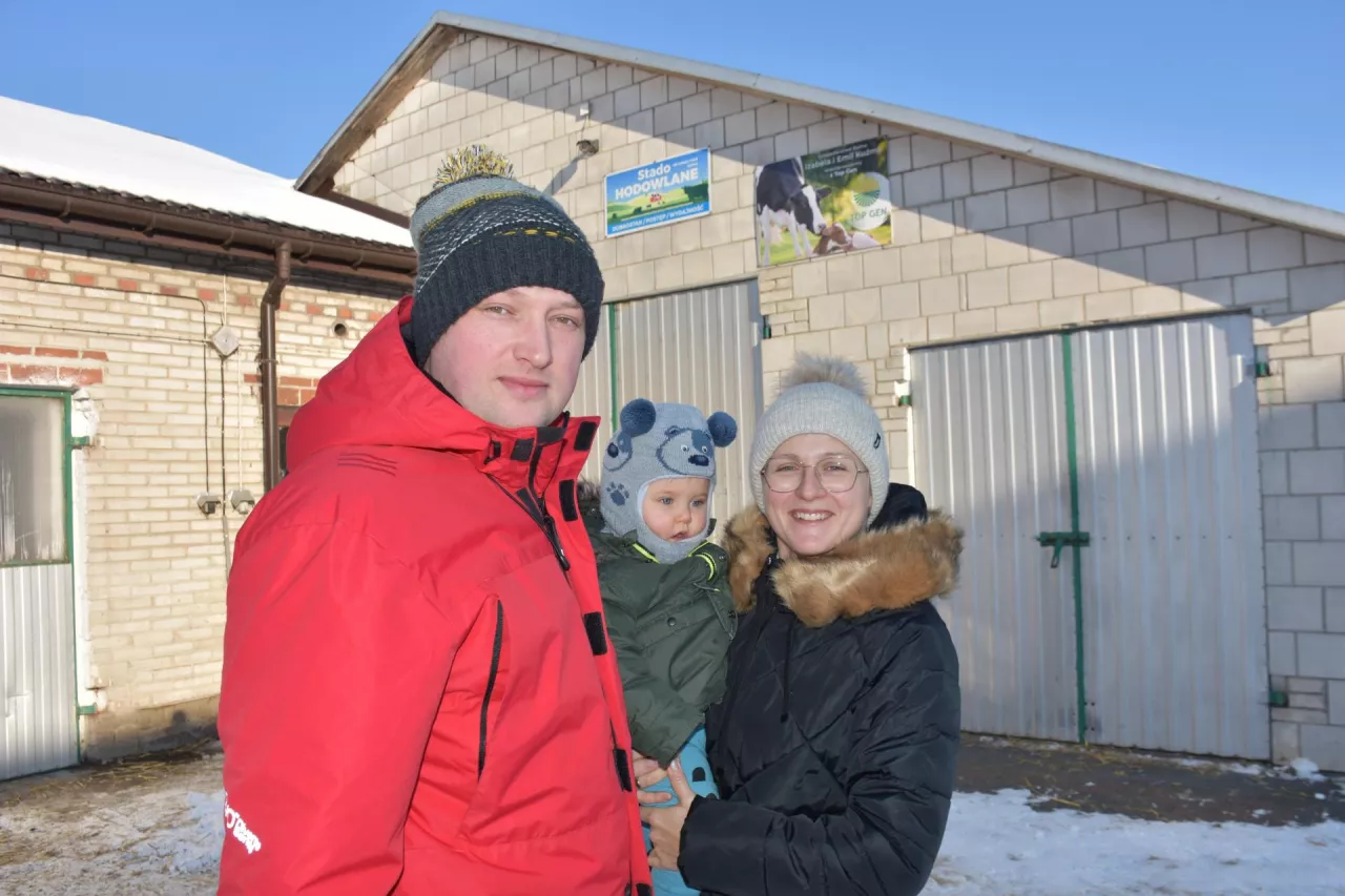 Izabela i Emil Kuźmowie z najmłodszym synem Bartkiem