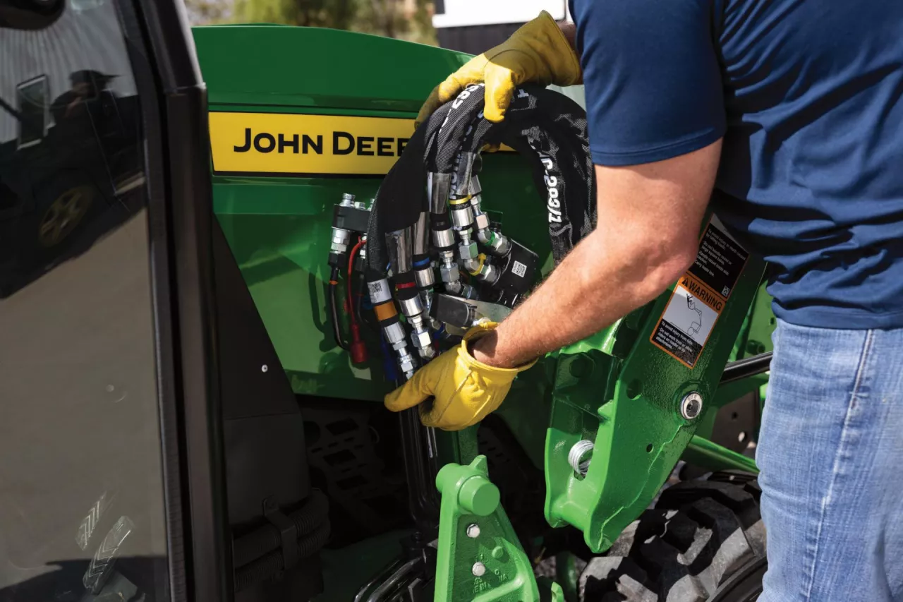 Części do maszyn rolniczych przez internet – czy to w ogóle ma sens? Sprawdziliśmy RolnikKupuje.pl