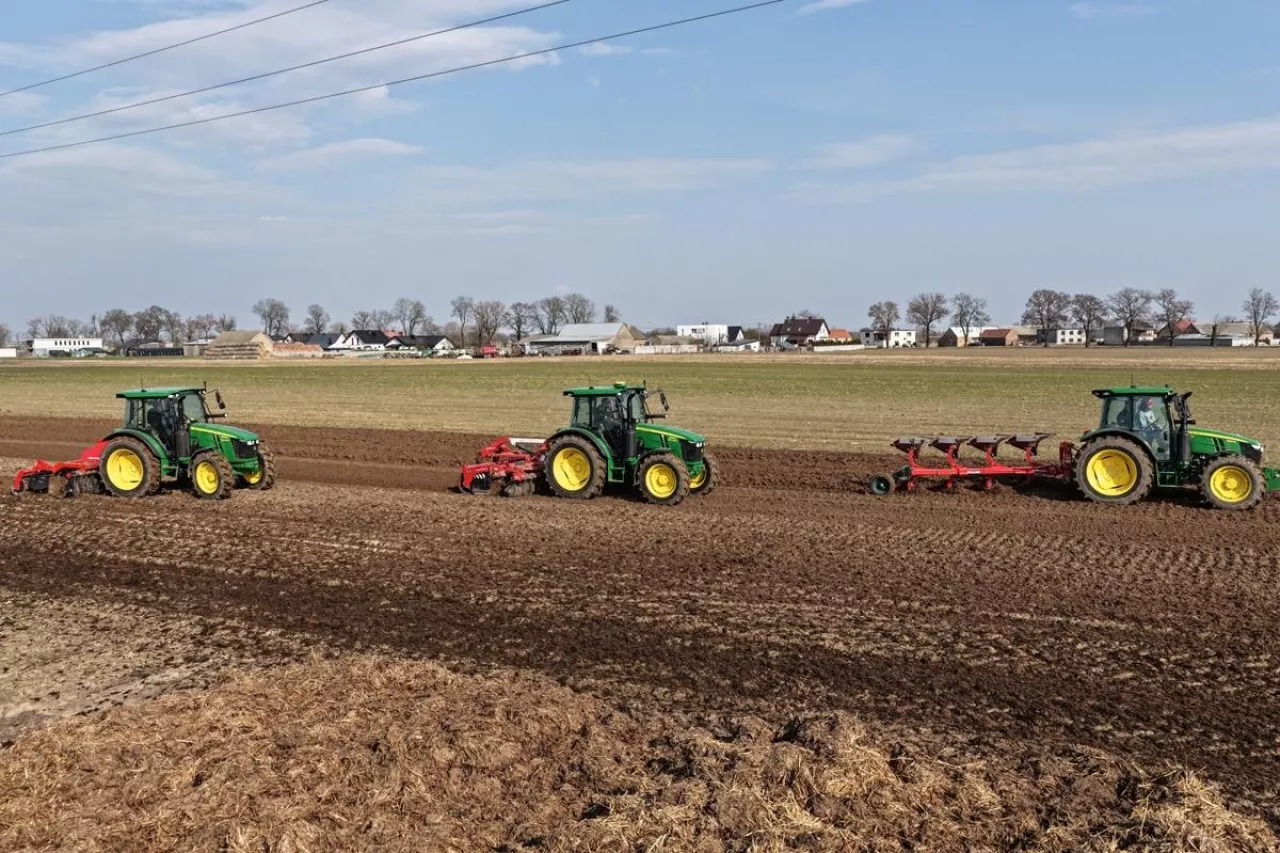 John Deere w teście. Trzy różne skrzynie, jakie wyniki?