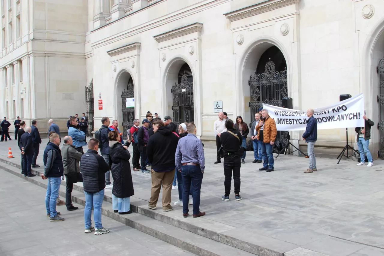 Protest przed gmachem resortu rolnictwa
