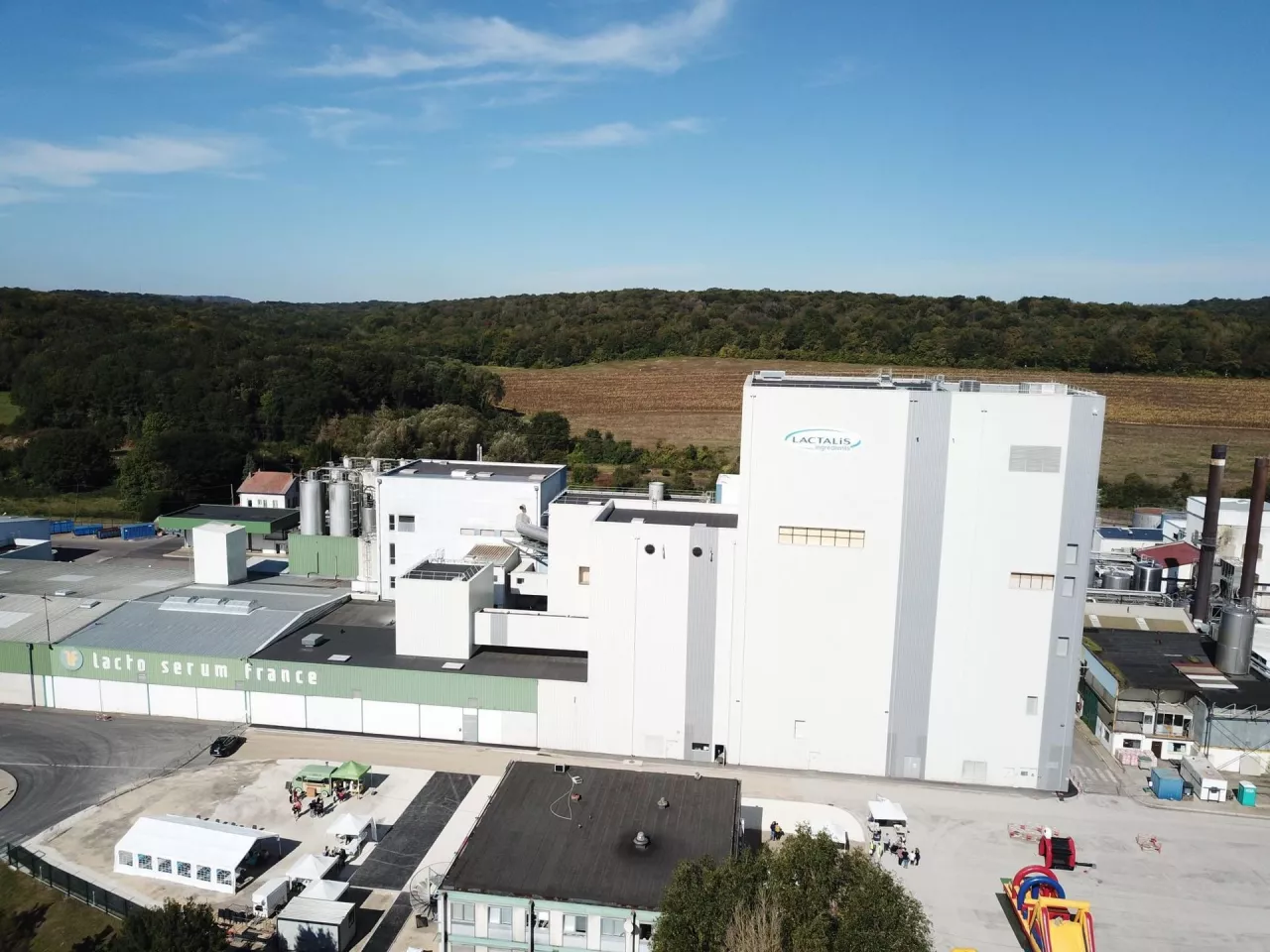 Mleczny gigant tnie ceny mleka. ”Takiej nadwyżki w Europie jeszcze nie było”