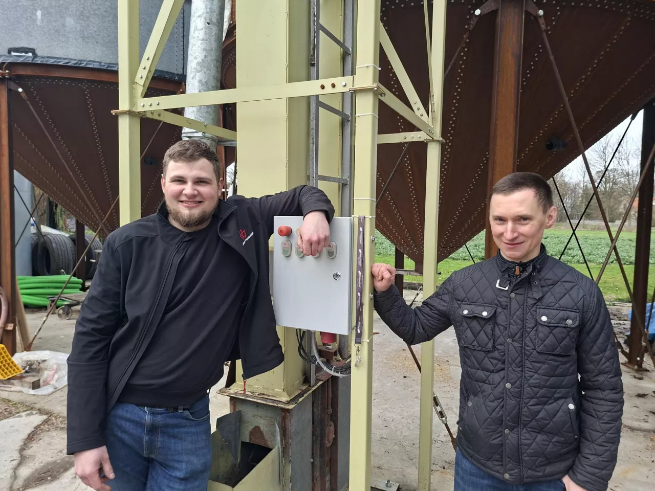 Technika, tap 6/2026, magazynowanie zboża, ziarna, silos zbożowy, modernizacja silosów, bateria silosów, magazyn zbożowy, pomysły rolników, silosy zbożowe Śląsk, Sebastian Księżyk, Grzegorz Pilch