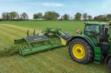 Krone prezentuje Swativo T 1040 Pro - pierwszą zgrabiarkę taśmować w swoim portfolio.