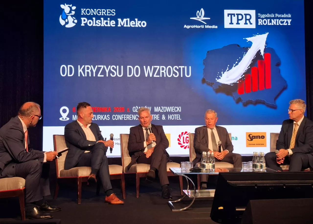 Karol Bujoczek, Stefan Stachowiak, Marek Kapica, Tadeusz Proczek i Paweł Kuroczycki podczas debaty „Od kryzysu do wzrostu”